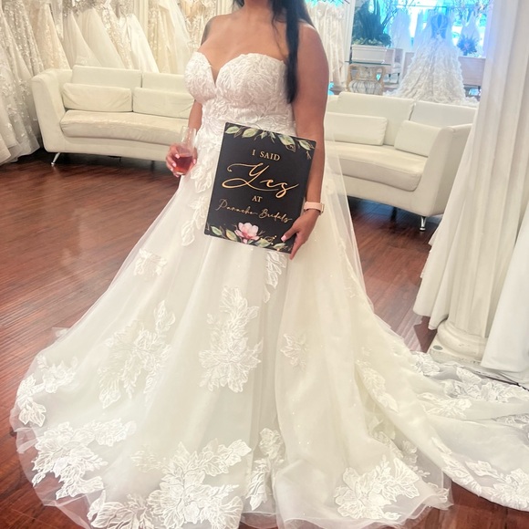 Size 18 wedding dress and veil - Picture 2 of 4